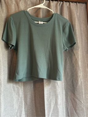 Women's Short Sleeve Crop Top Brand: Love Life Size: Large